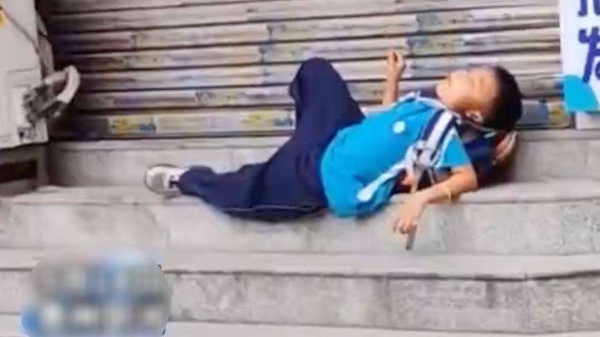 “笑不活了!"9月16日报道，贵州，一女子:因为疏忽，忘记接孩子放学，她发现后，