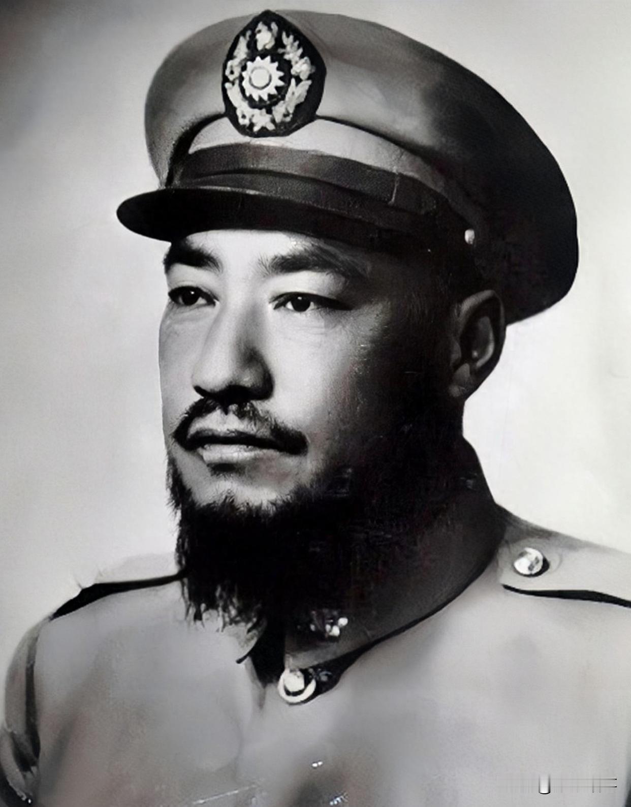 1949年，迪化警察局长刘汉东拿出一份电报，递给马呈祥看，上面写着：我们全家已到