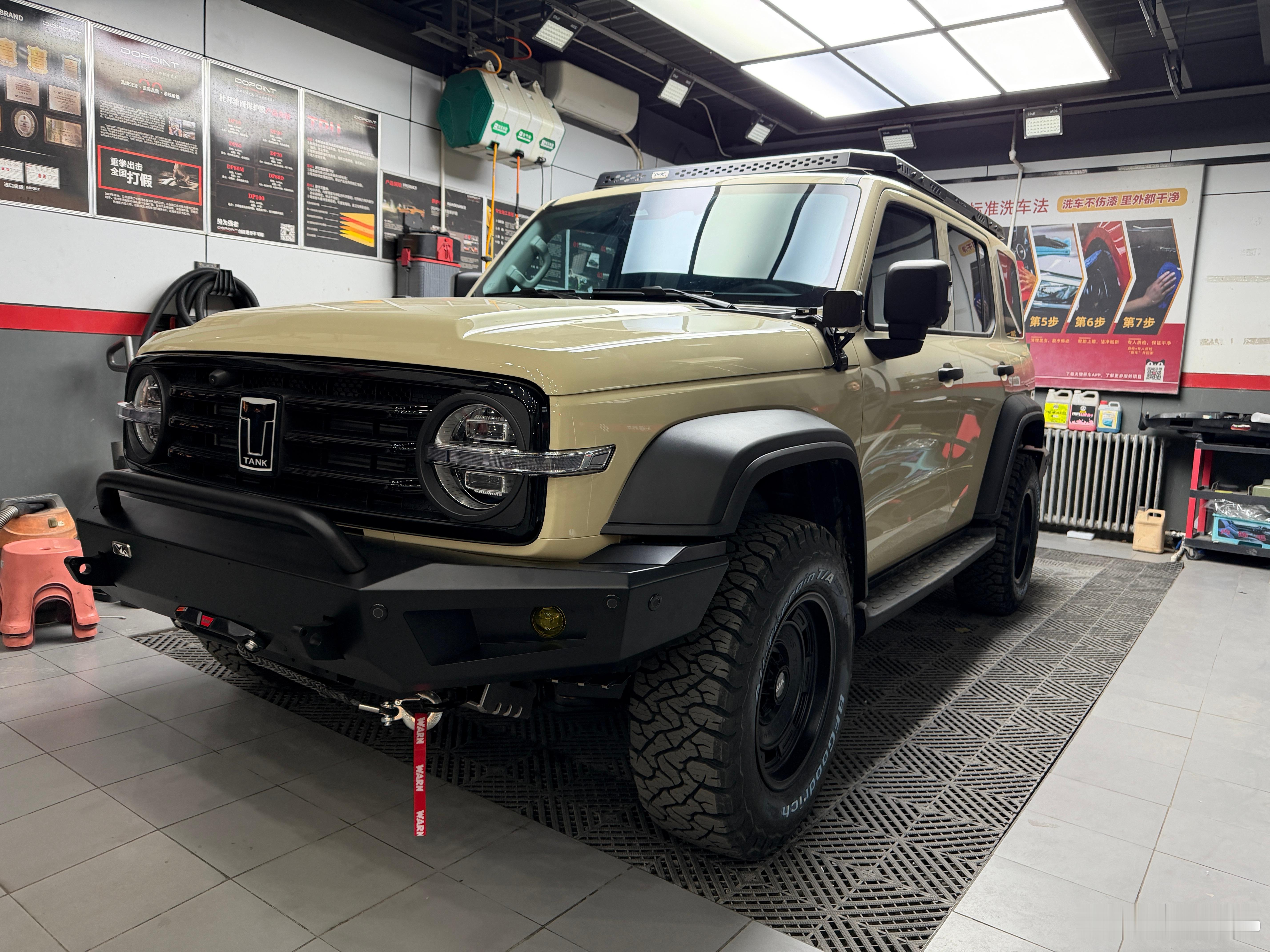 300真是怎么改都好看！下午去改装店碰到个刚改好的300这个车主跟我需求一样：不