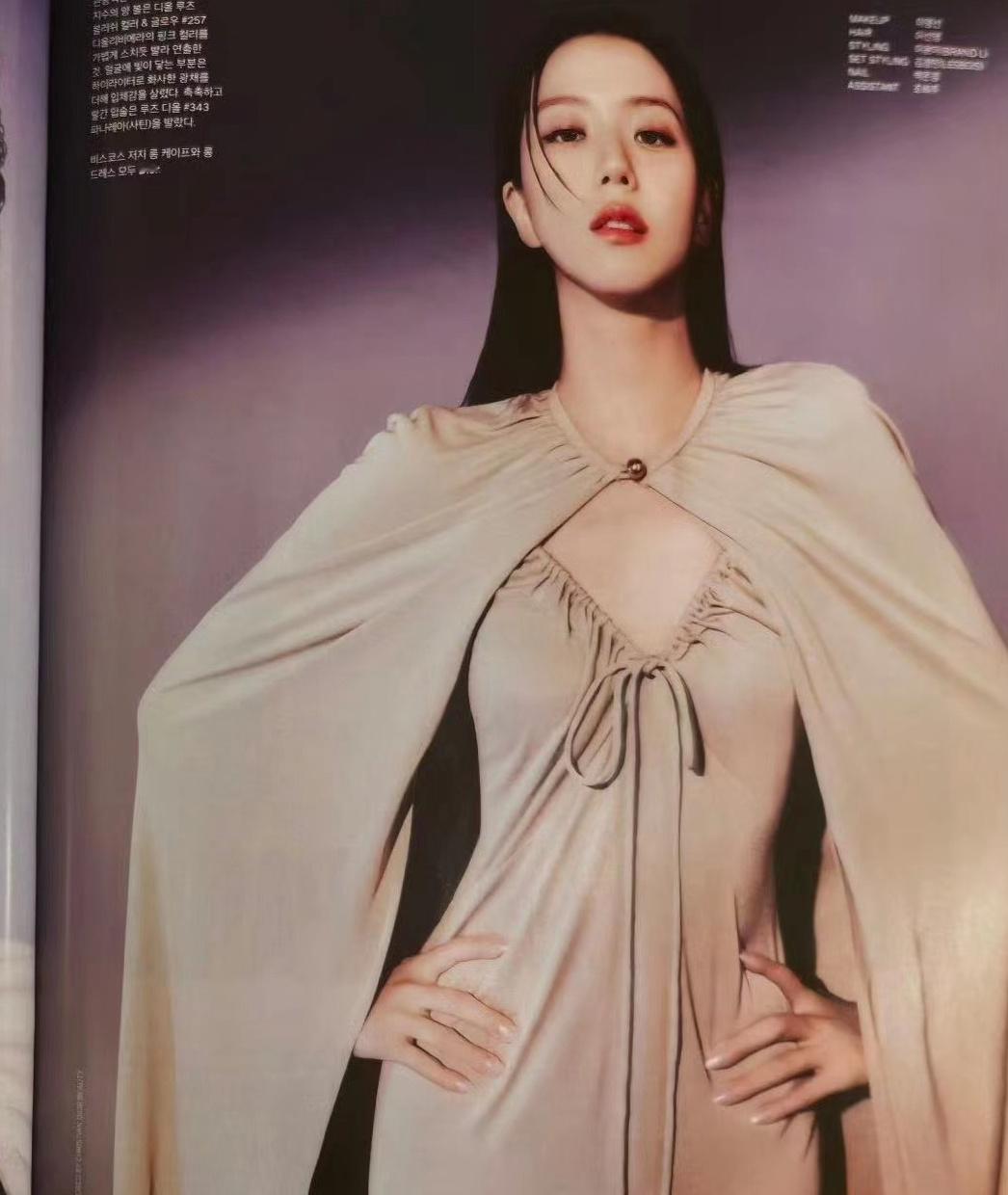 迪丽热巴金智秀穿了同款，两位都好美啊！一个高级感满满，另一个明艳动人[爱你] ​