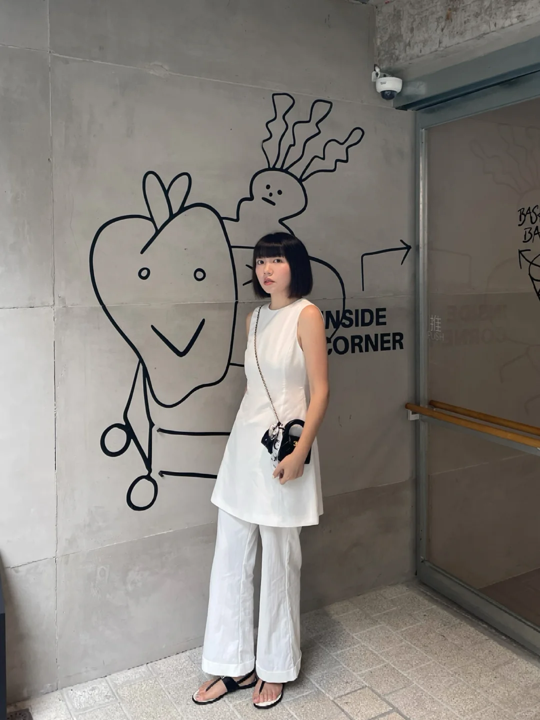 巧了 你也穿白色入镜