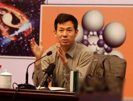 山西一座发电厂的工人，利用闲暇时间写了一部科幻小说。结果被清华大学教授吴国盛怒批