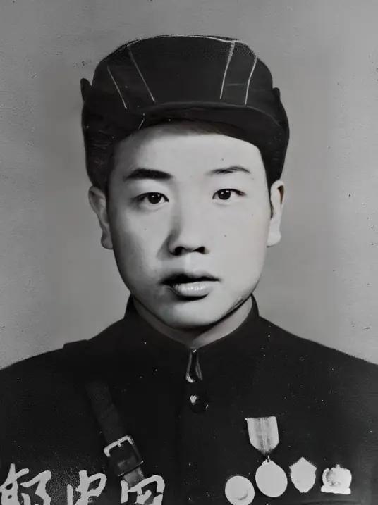 1950年，一志愿军排长无视上级阻击美军的命令，放任美军坦克通过，没料想正是这一