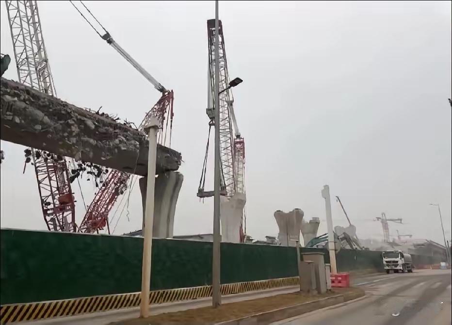 成都地铁2号线真的启动拆除工程了，看着实在让人惋惜！



作为贯穿成都东西的交