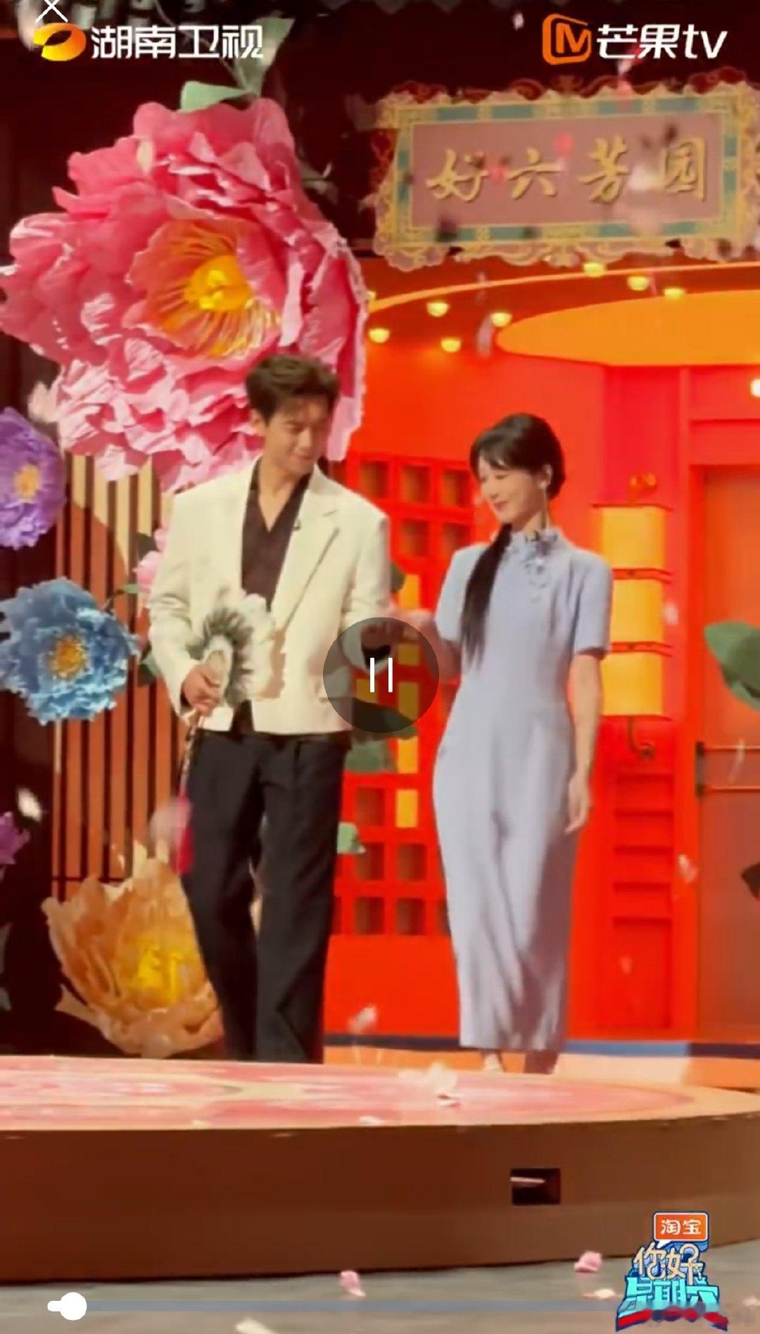 杨紫和李现同框的画面简直就是偶像剧照进现实！俩人之间的氛围太有爱了，这CP感简直
