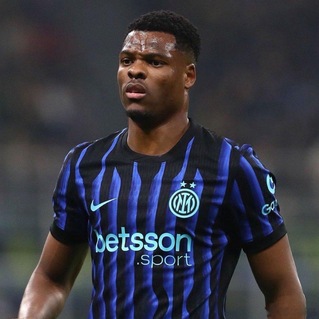 官方：今天下午 邓弗里斯接受了左脚踝手术 这位荷兰球员将在未来几周内进行康复热那