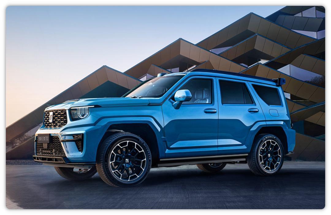 坦克品牌最具野性魅力的SUV，坦克700迎来更新换代，针对外观、内饰和动力进行了