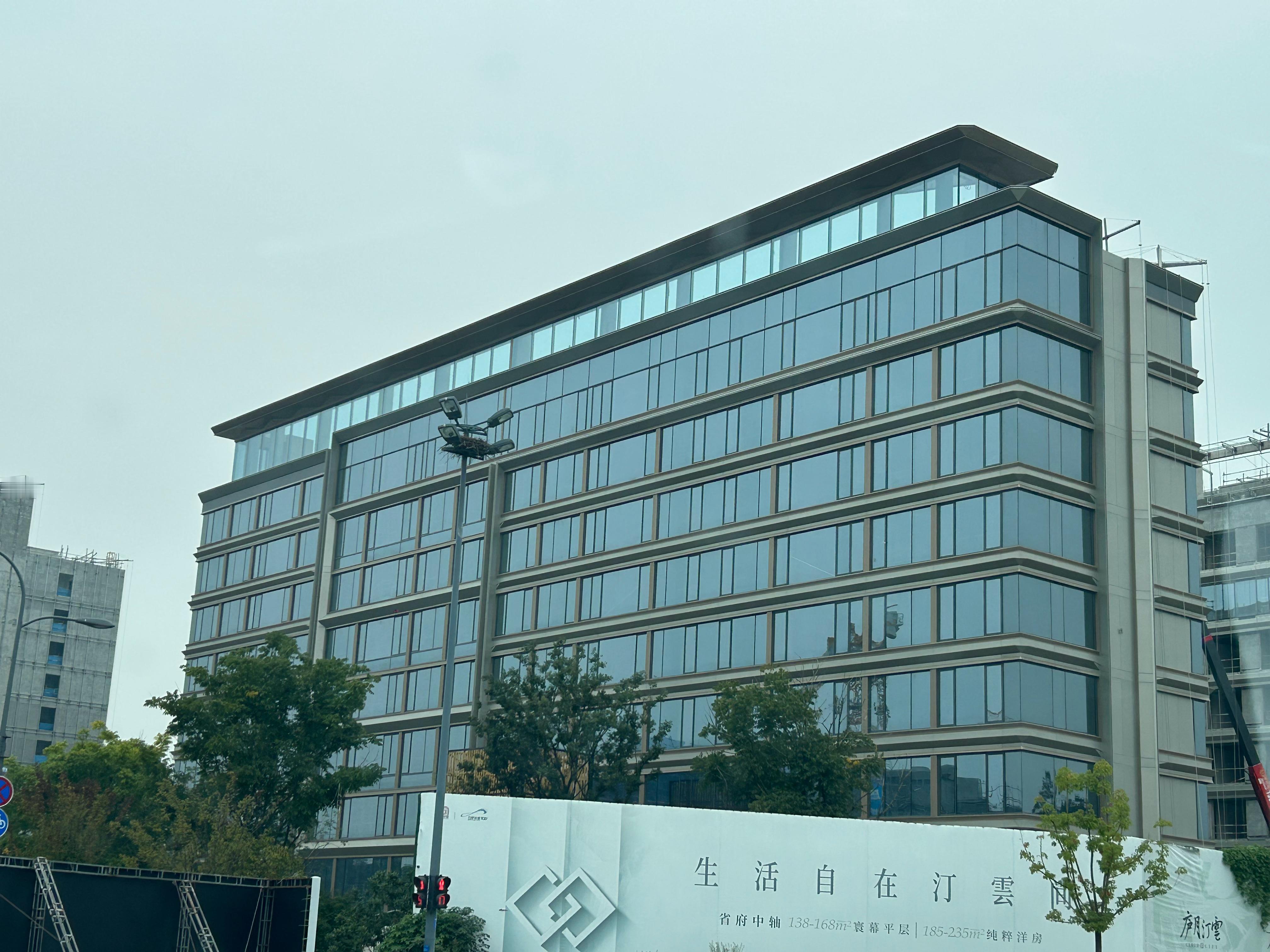 庐月汀云这外立面做的好像还可以哎 ​​​