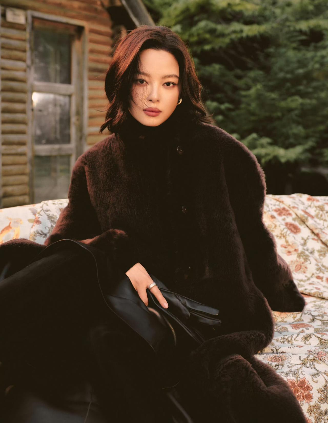 最近娱乐圈终于有点10年前的活人感了，真好！

撕的都是作品、奖项，而不是无聊的