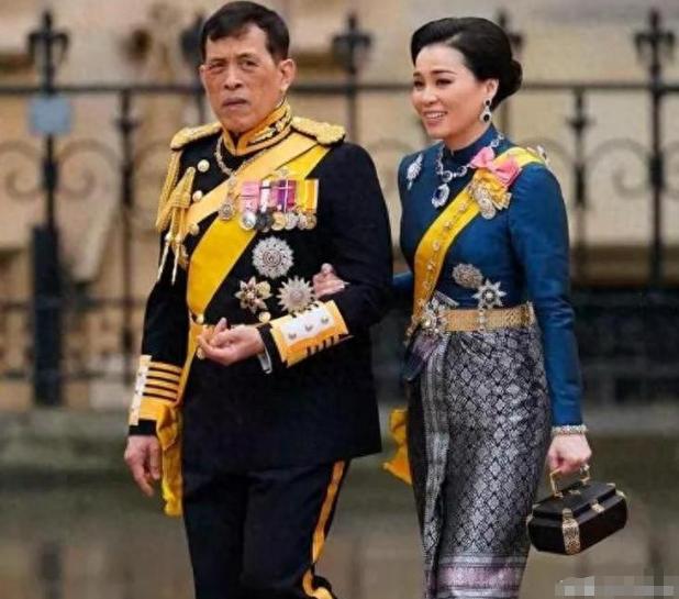 泰国王破天荒访华！为何倒向中国怀抱？只因中国有美国无法匹敌的底牌。
 
要知道泰