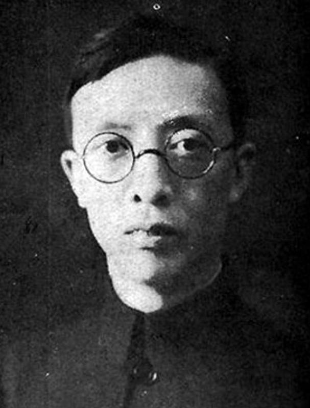 1947年，中统特务头子叶秀峰在看到报纸时，被一则广告吸引：“寻找银老太太！”狡