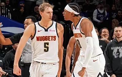 主力不打，角色球员个个都飙成了全明星。看到掘金今天缺席阵容，才知道四巨头全在的7