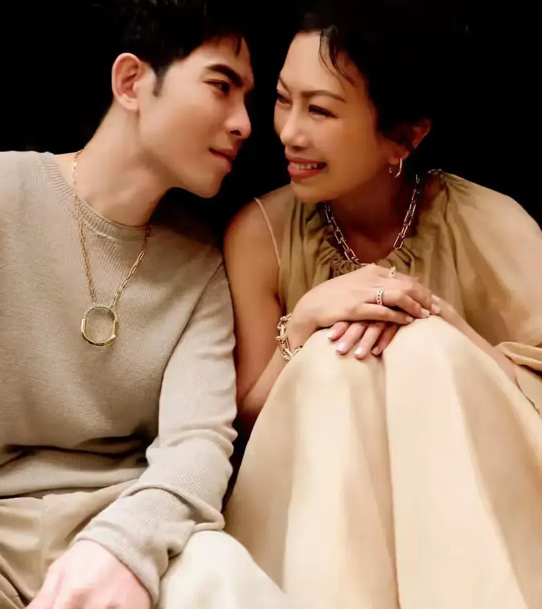 娱乐圈又爆出一个大喜事！萧敬腾和林有慧这对姐弟恋终于修成正果，今天大婚啦！51岁