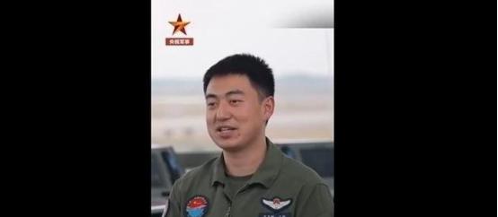 原来战机飞行员这么累，歼16飞行员王文毅曾说，一天在空中巡航的时间超过8个小时，