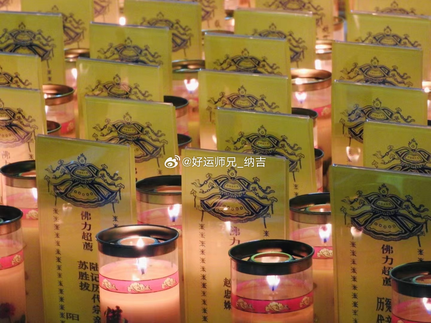 农历七月阴气较重，身弱之人容易招惹不干净的东西，影响运势，甚至引发噩梦。独处时，