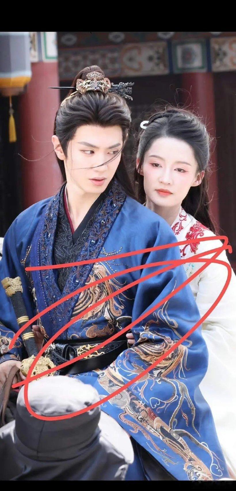 看完绾心记路透，只想说请崎岖饼干远离李沁这样的大美女啊 ​​​