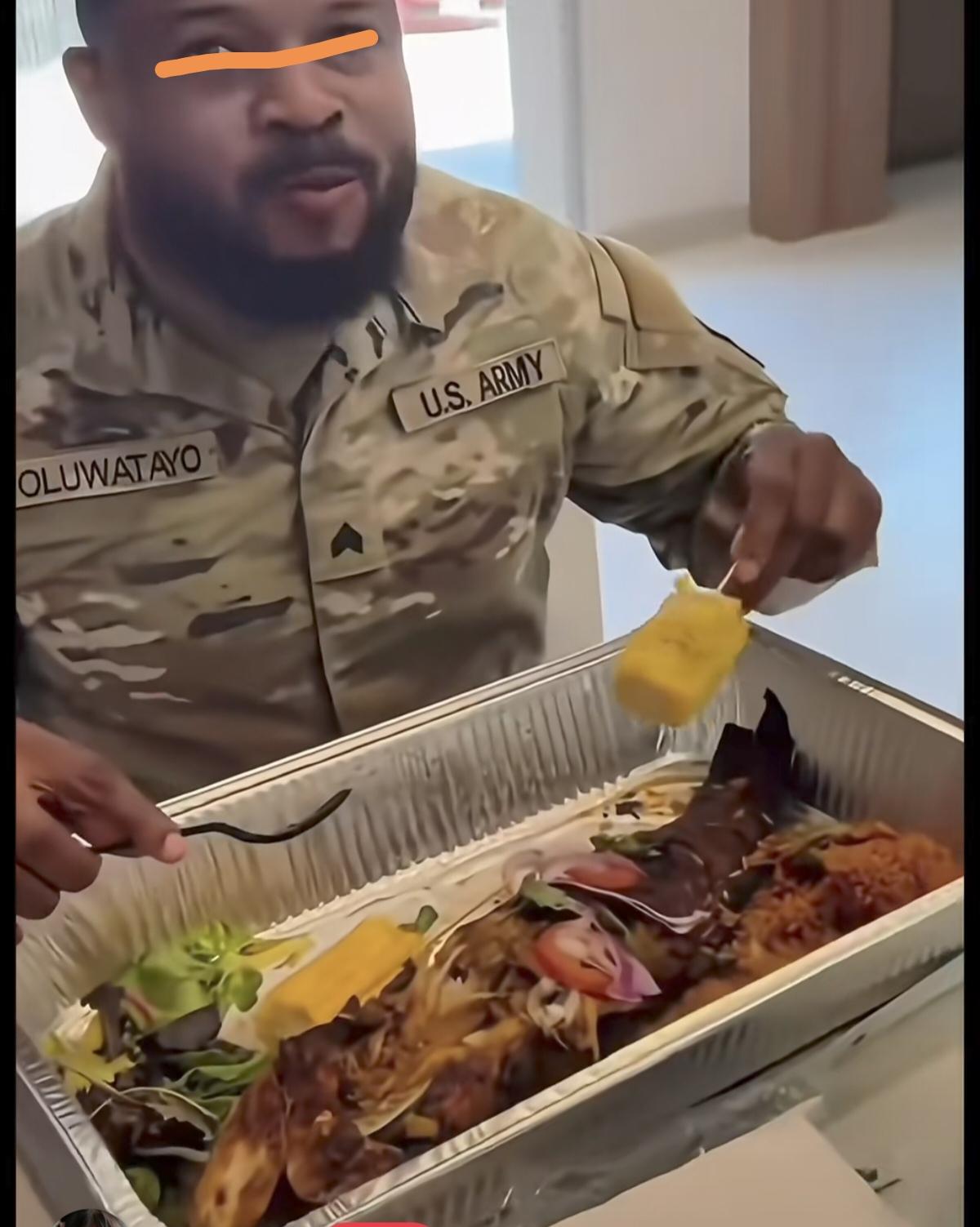 美国大兵吃丰盛的午餐，餐谱中出现大鱼，肉松等，这事不简单了，历来美军都有点传统，