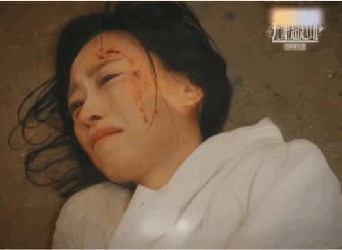 熊黛林穿高跟鞋踩黄婷婷掌心黄婷婷这个颤抖挺真实的诶，像是生理反应一样，感觉她走演