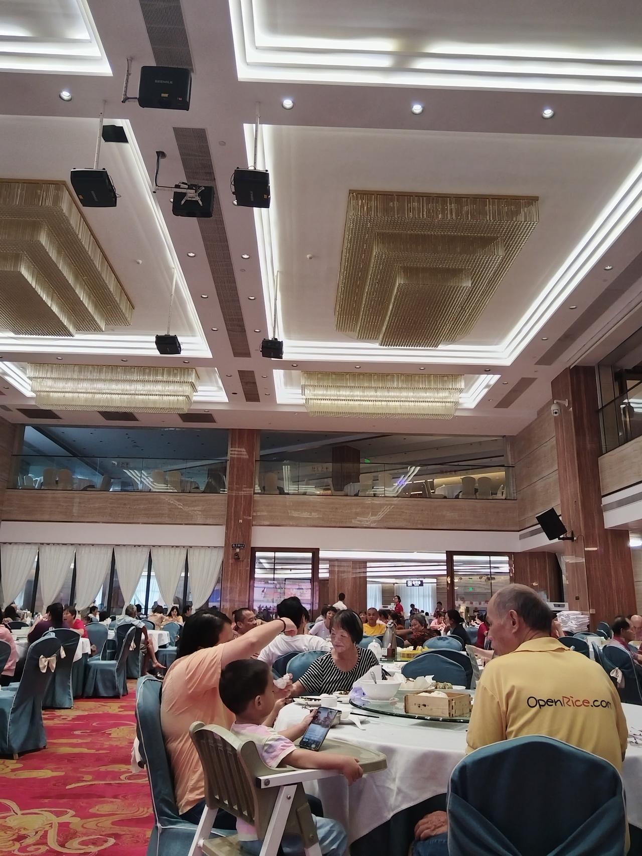 如果你觉得经济不好？入来台山酒楼看看，觉得非常美好的！

今天是平时一个普通的日