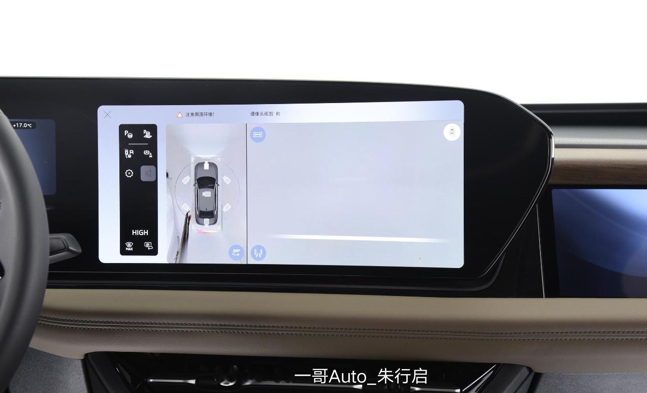 一汽奥迪A6L e-tron正式上市，新车定位于纯电中大型车，提供单电机后驱和双