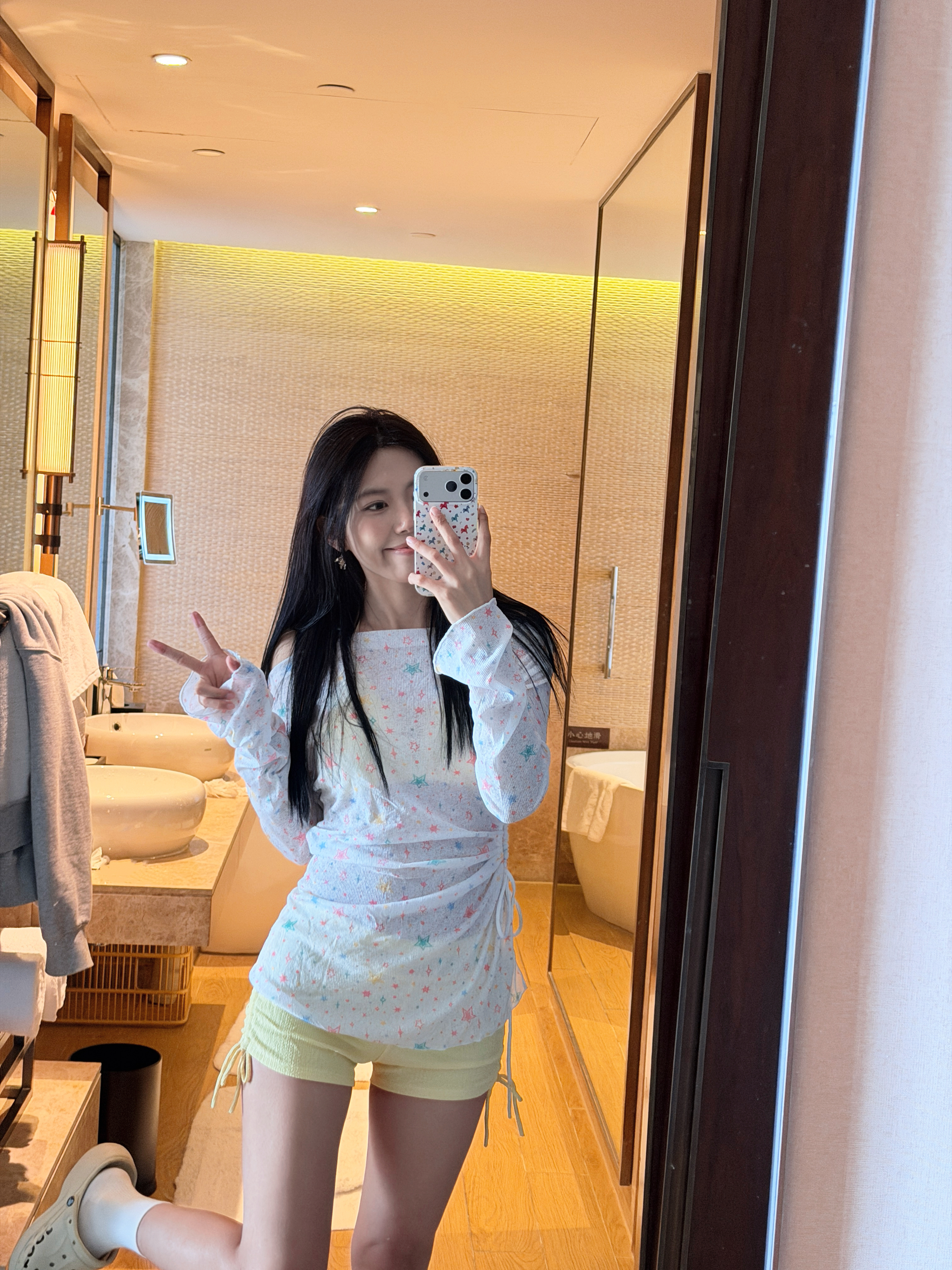 领克Z10改名10➕ 新颜色赛影蓝配碳纤大尾翼 看着就是要起飞了呀 这难道就是为