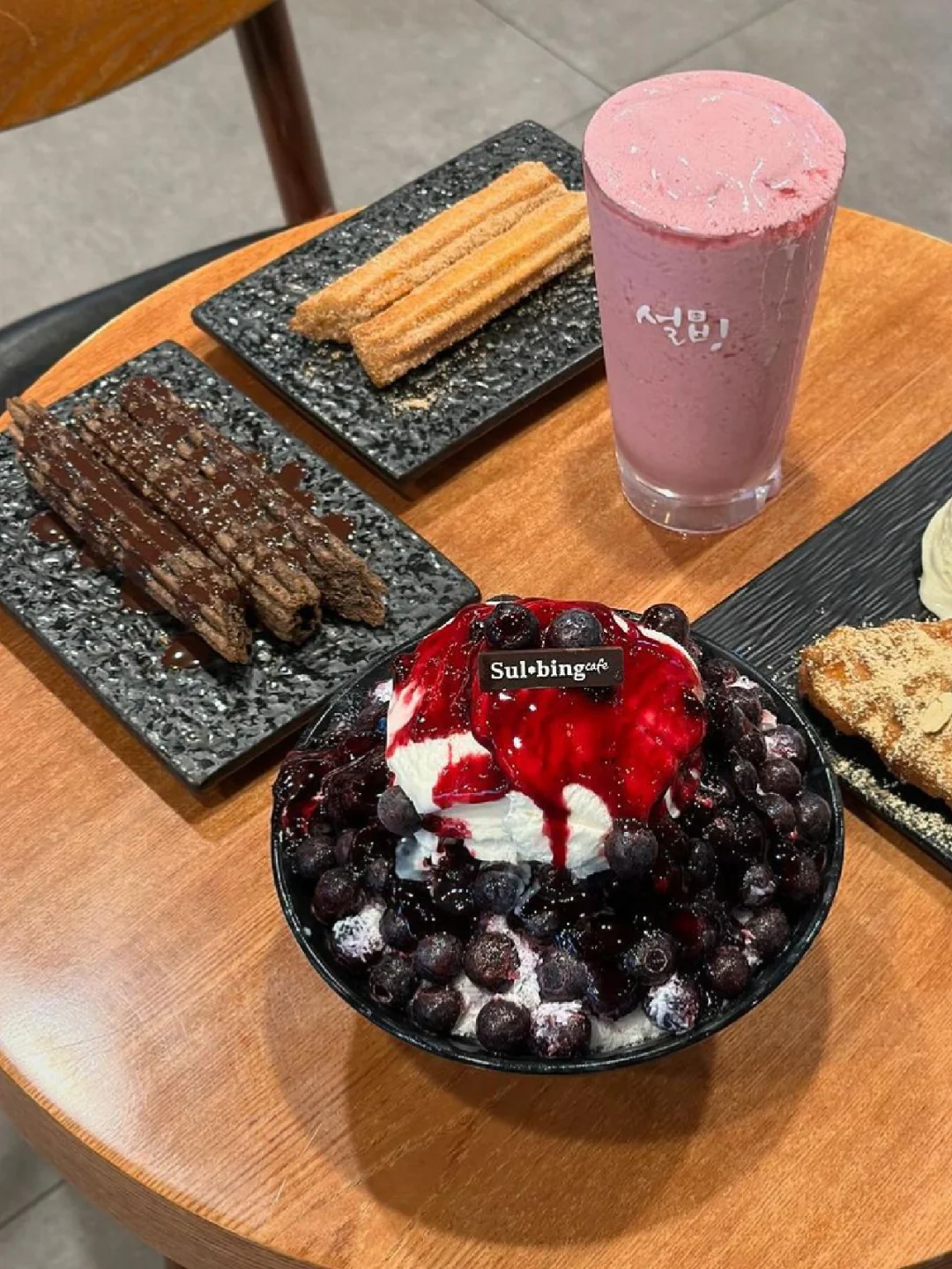 🇰🇷首尔人气蓝莓冰淇淋刨冰