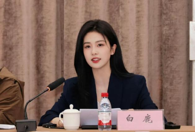 白鹿被爆提名金鹰奖！
网传金鹰奖内部提名名单流出，说提名者不但有杨紫，杨幂，还有