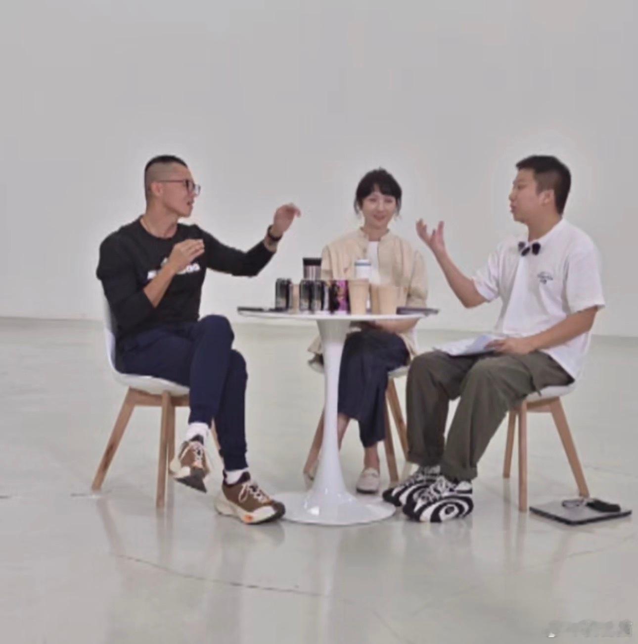 看了十分钟，陈震还是掌握辩论的主动权陈震 赛车星冰乐 ​​​