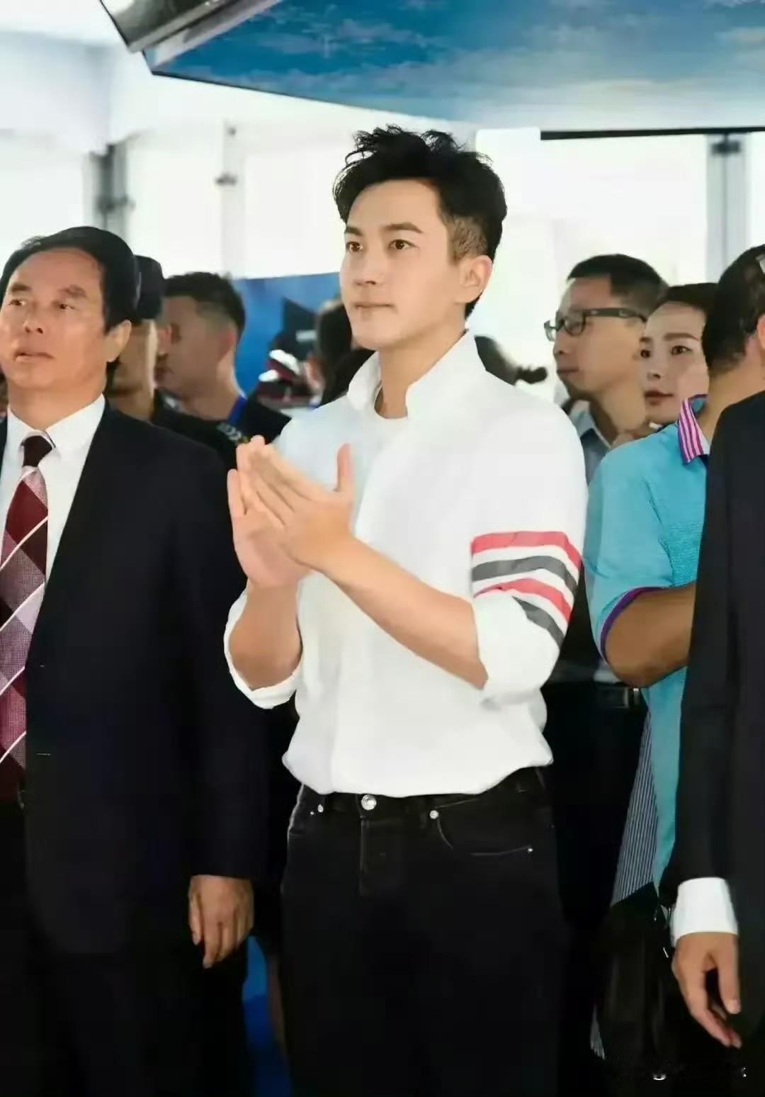 50 岁的人了，还跟 20 岁的小伙一样