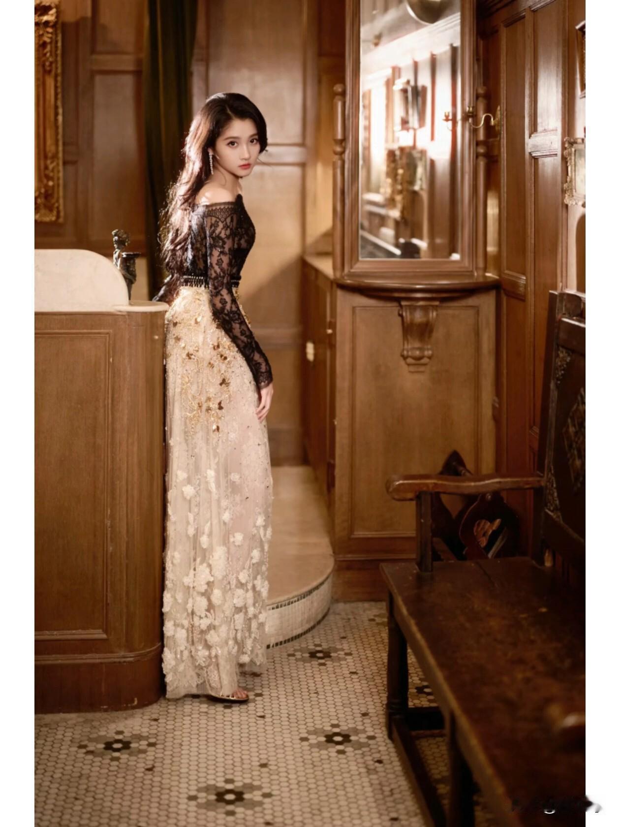 关晓彤这波操作绝了！前任被疯狂爆料，她竟然一声不吭。
最近那场爆料大戏大家都没少