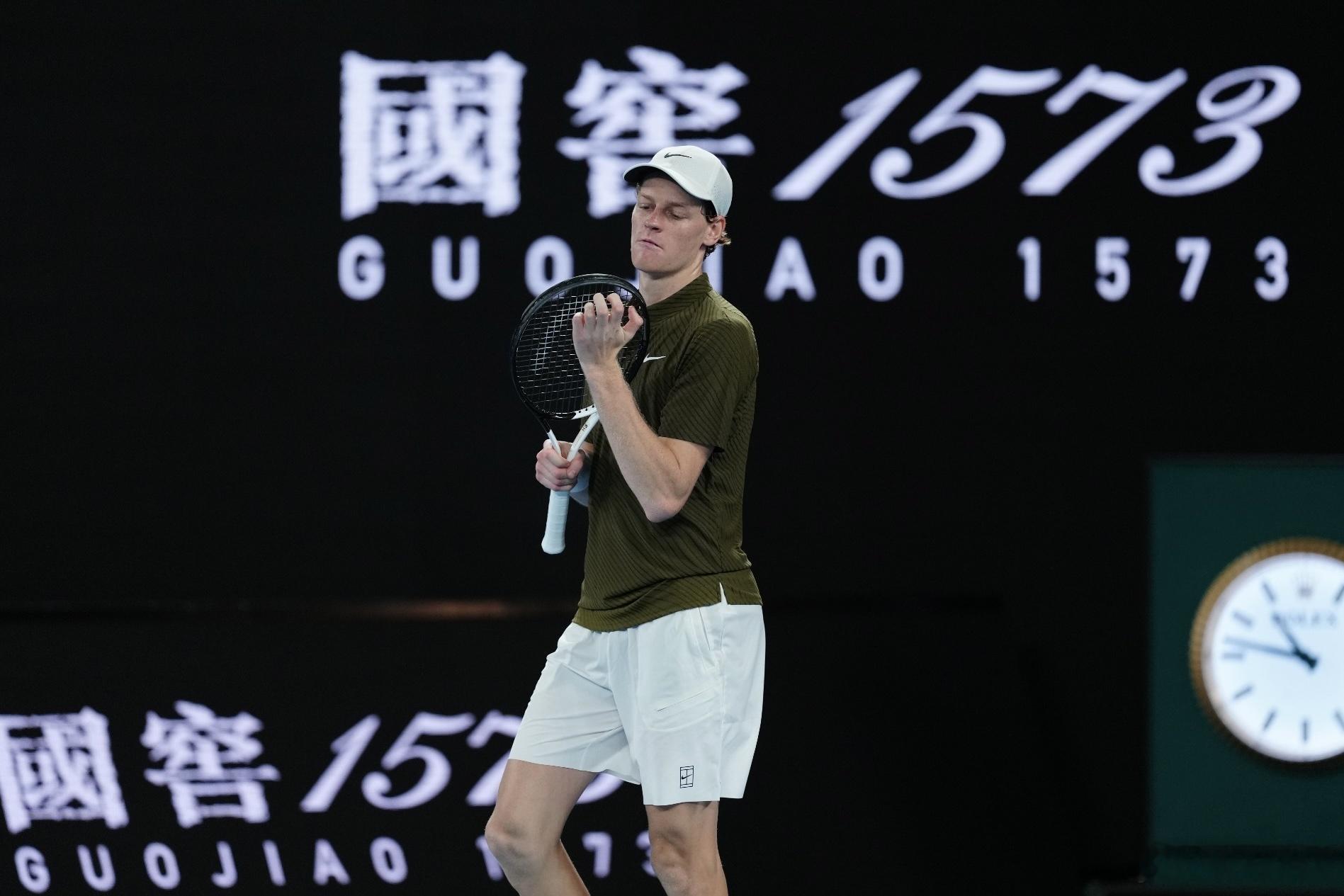 趁睡着之前，给辛纳想了个输球的客观原因——我妈没看。德约科维奇重返澳网决赛德约科