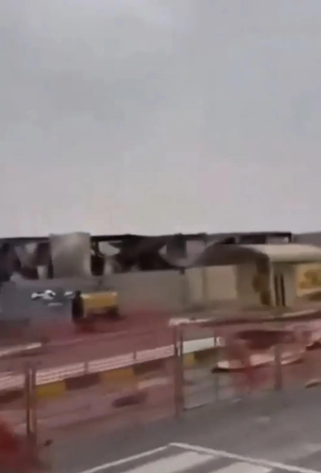 美军在科威特城的基地狼藉一片。连日被伊朗攻击，美军已经在科威特城的这个基地待不住