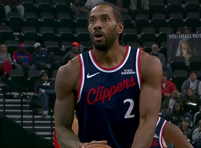 伦纳德展现绝对实力，让老板鲍尔默信服。在快船主场击败奇才的比赛中，他再次贡献高效