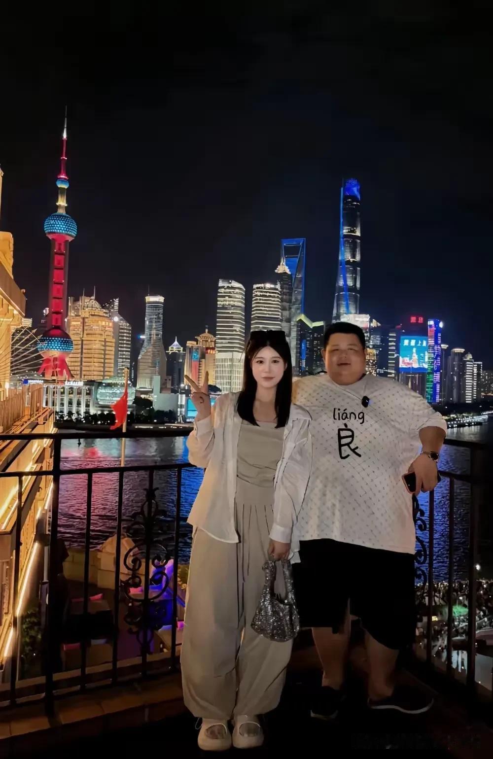 他们的爱情可以到地老天荒吗？就算美女愿意，估计他的身体也不会答应吧。