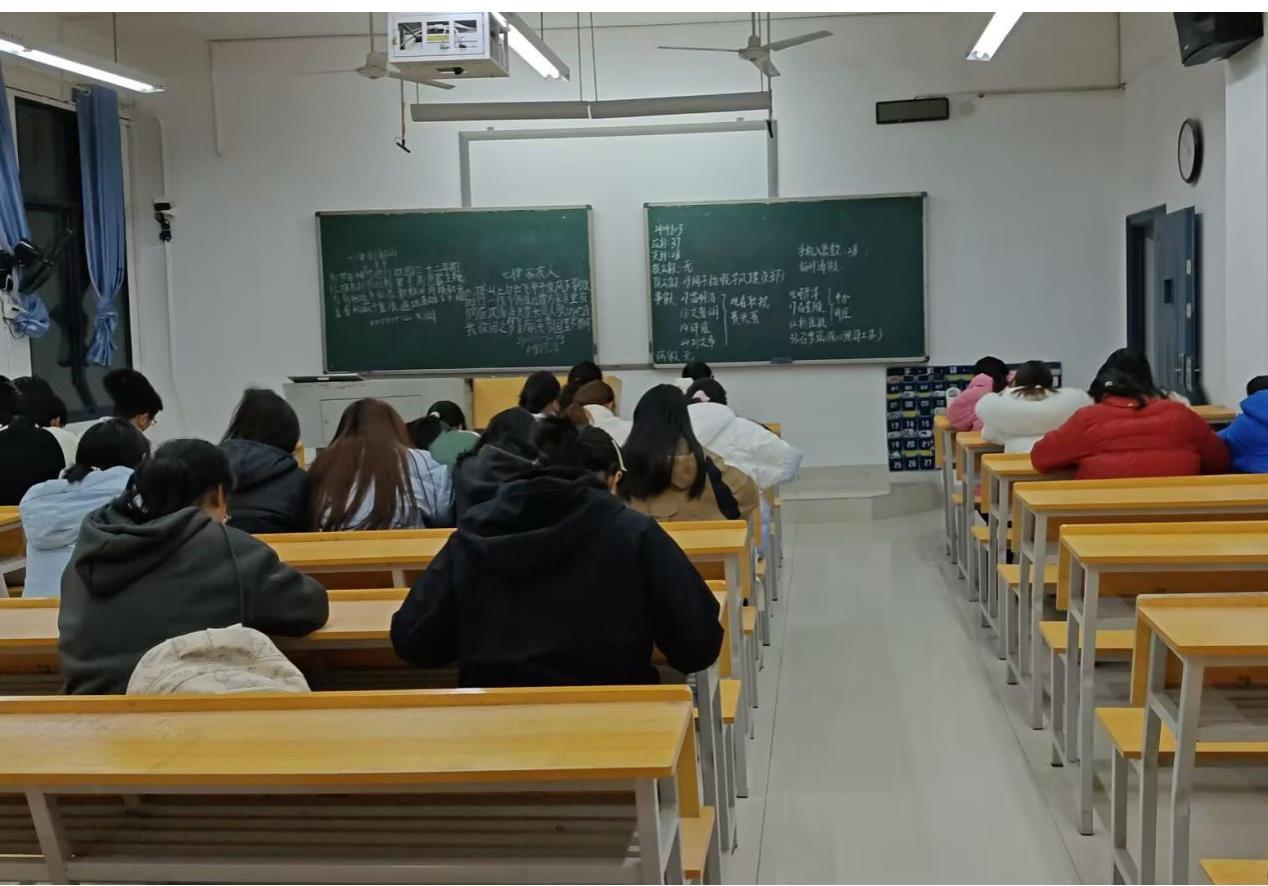 大学生天塌了：刚考上的大学变成了衡水，大学高中化正席卷全国！
2025 年深秋，