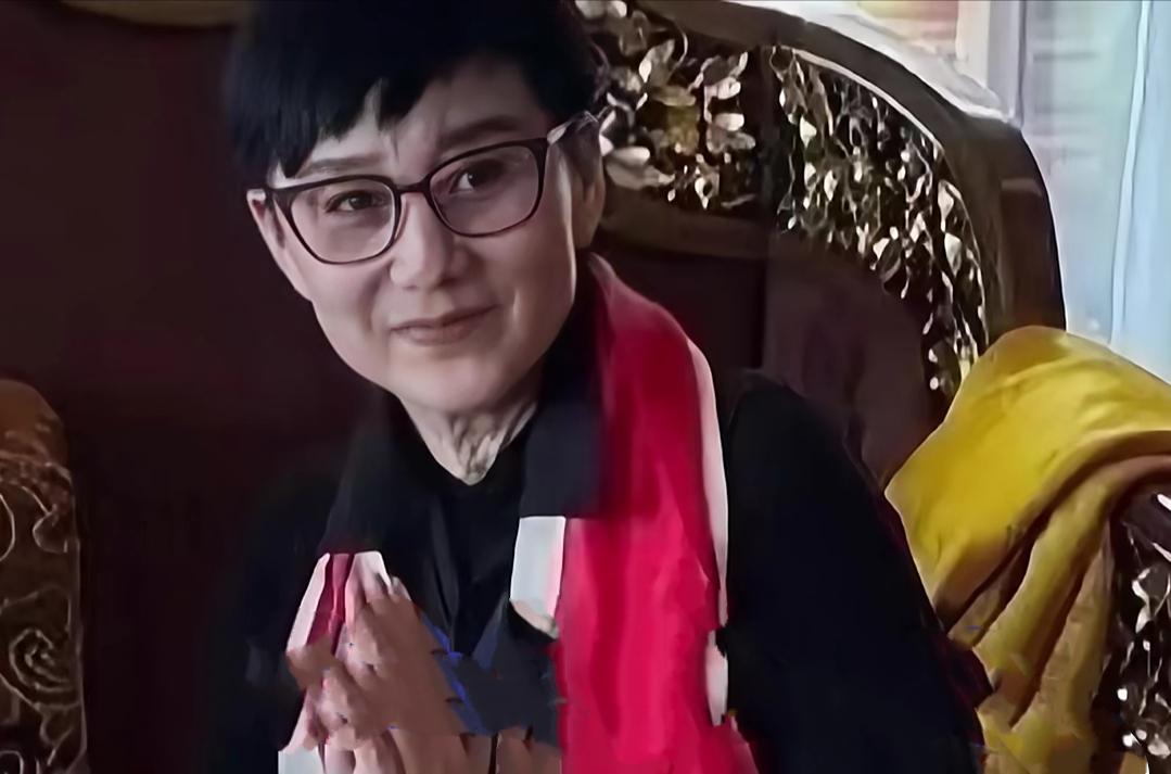 李连杰老婆、冰美人、第二届亚洲小姐冠军利智如今64岁了，美人迟暮。
      