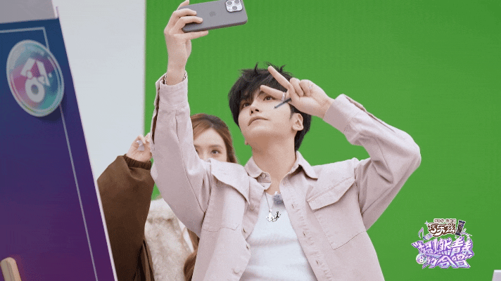 李秀满的兵感觉徐艺洋也是想把邵子恒和钟辰乐也签过来了，而且这几个人居然都是我们的