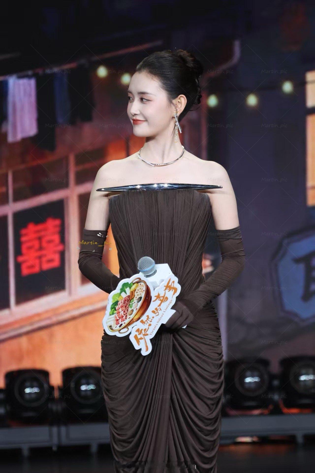 蒋依依  蒋依依 腾讯发布会生图掉落~知性依依上线蒋依依