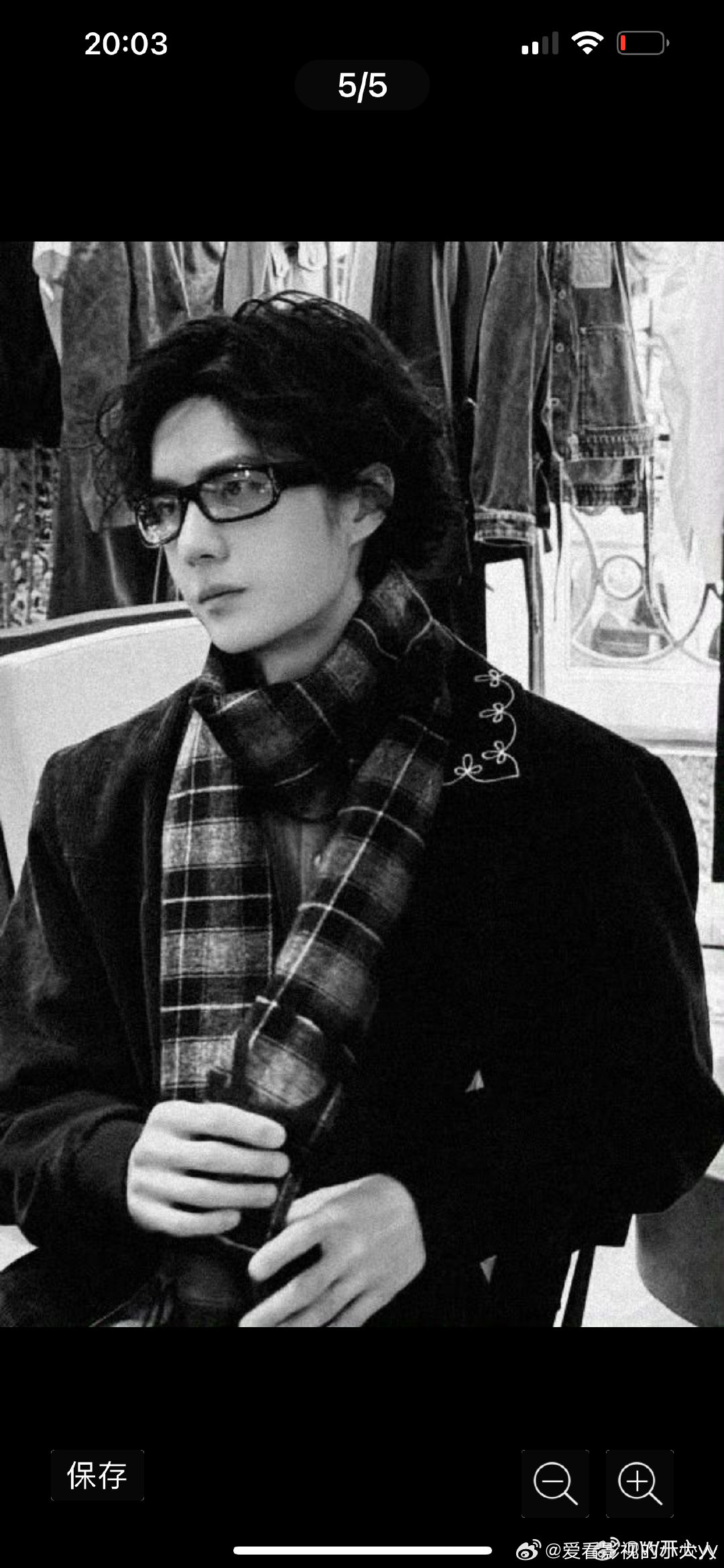 王一博这脸真是又小又立体 头身比优越到离谱，小脸撑起五层叠穿！大大的眉眼清冷又勾