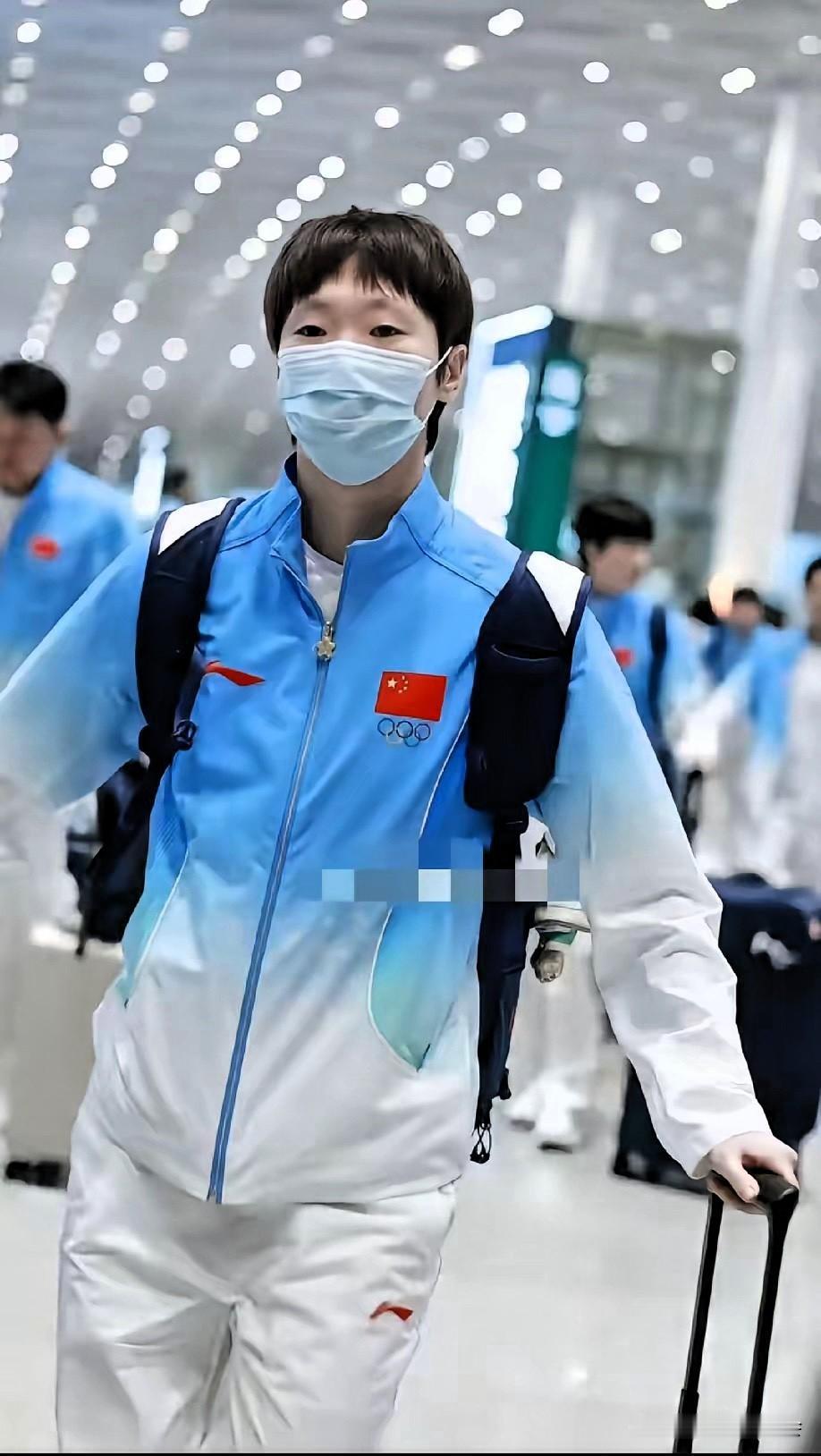 现在全网最懵的人，
估计就是王曼昱了，
她自己都没料到，就只是穿上这件亚运会的队