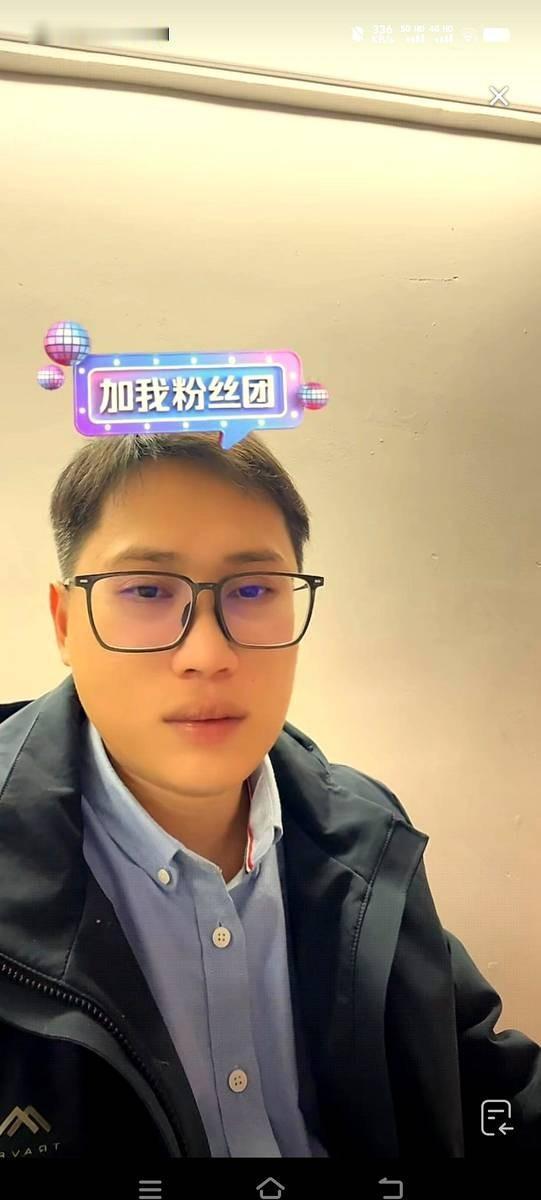 梁志辉把“鬼”改口叫“阿飘”。
就这么一个词，我对着屏幕愣了半天。不是感动，不是