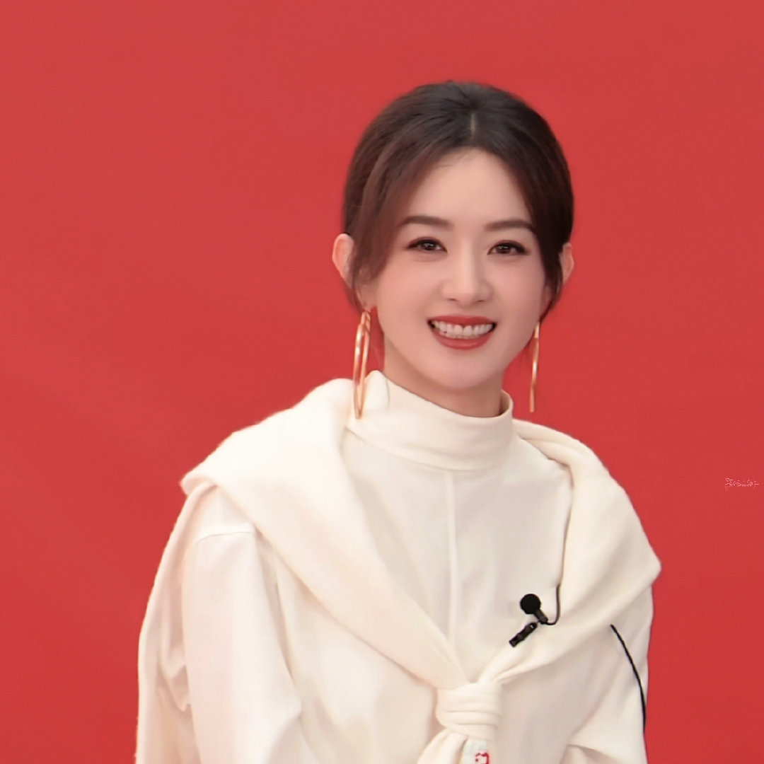 这个主持人业务能力挺差的[允悲]拿人和羊绒比就是在物化小孩子啊，还是问他妈妈……