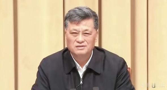 在落马3个月之后，马兴瑞被“双开”，他的违法违纪问题浮出水面，也算是位极人臣，搞