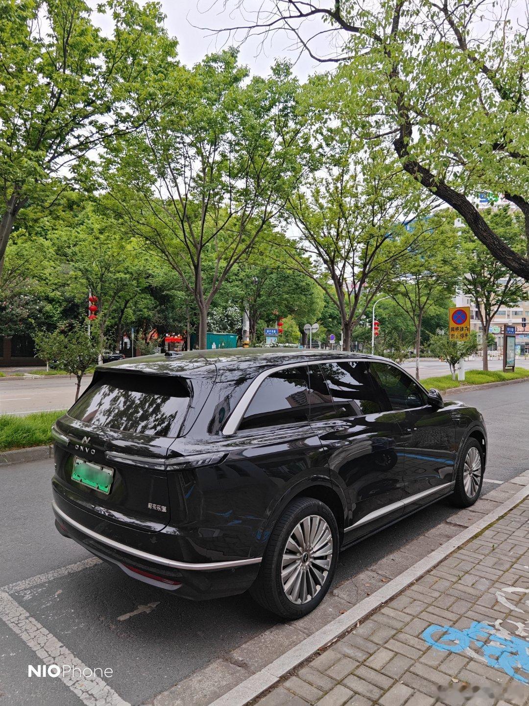 下沉市场步行5分钟居然偶遇两台乐道L90，其实要论车型铺量的速度，乐道其实出了最