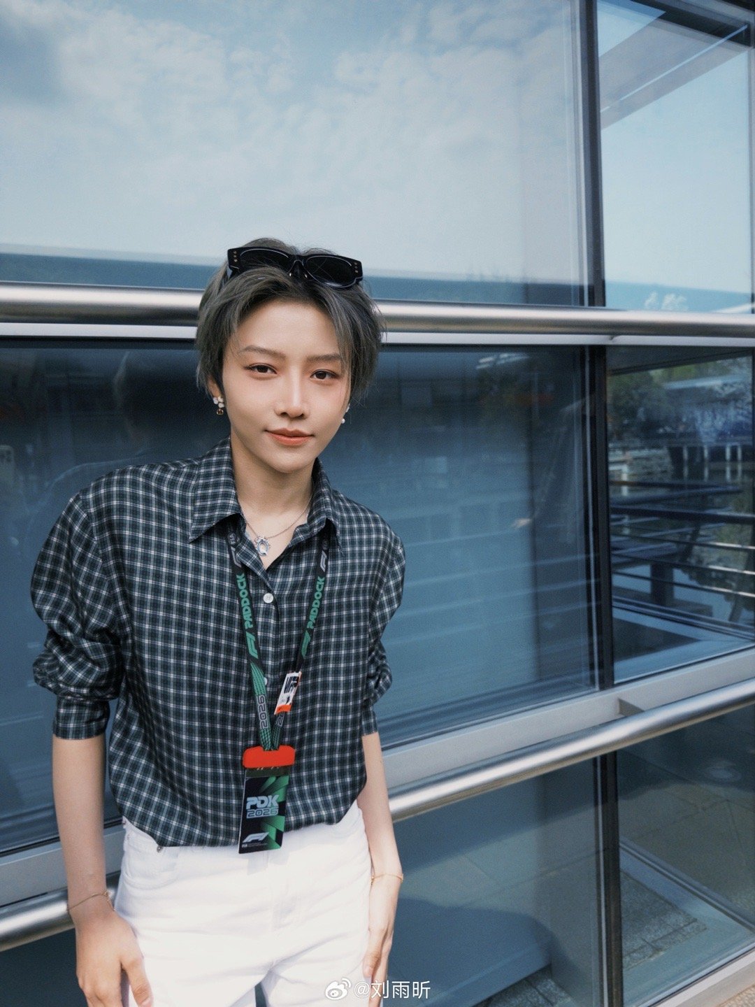 刘雨昕｜亮相F1 中国大奖赛，身穿Dior2026春夏系列，佩戴同品牌珠宝，松弛