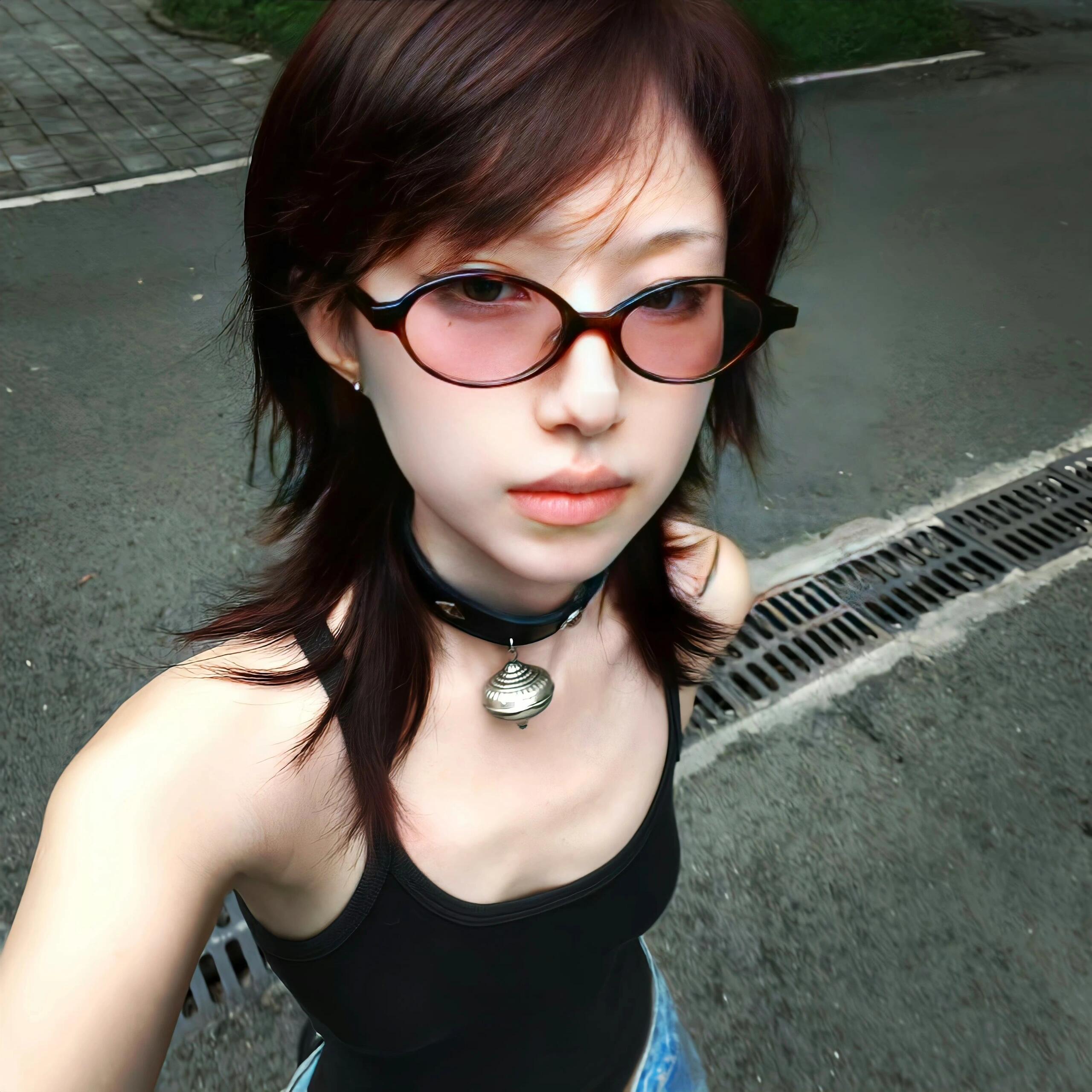 戴眼镜网感头像｜女生头像｜无水印头像 