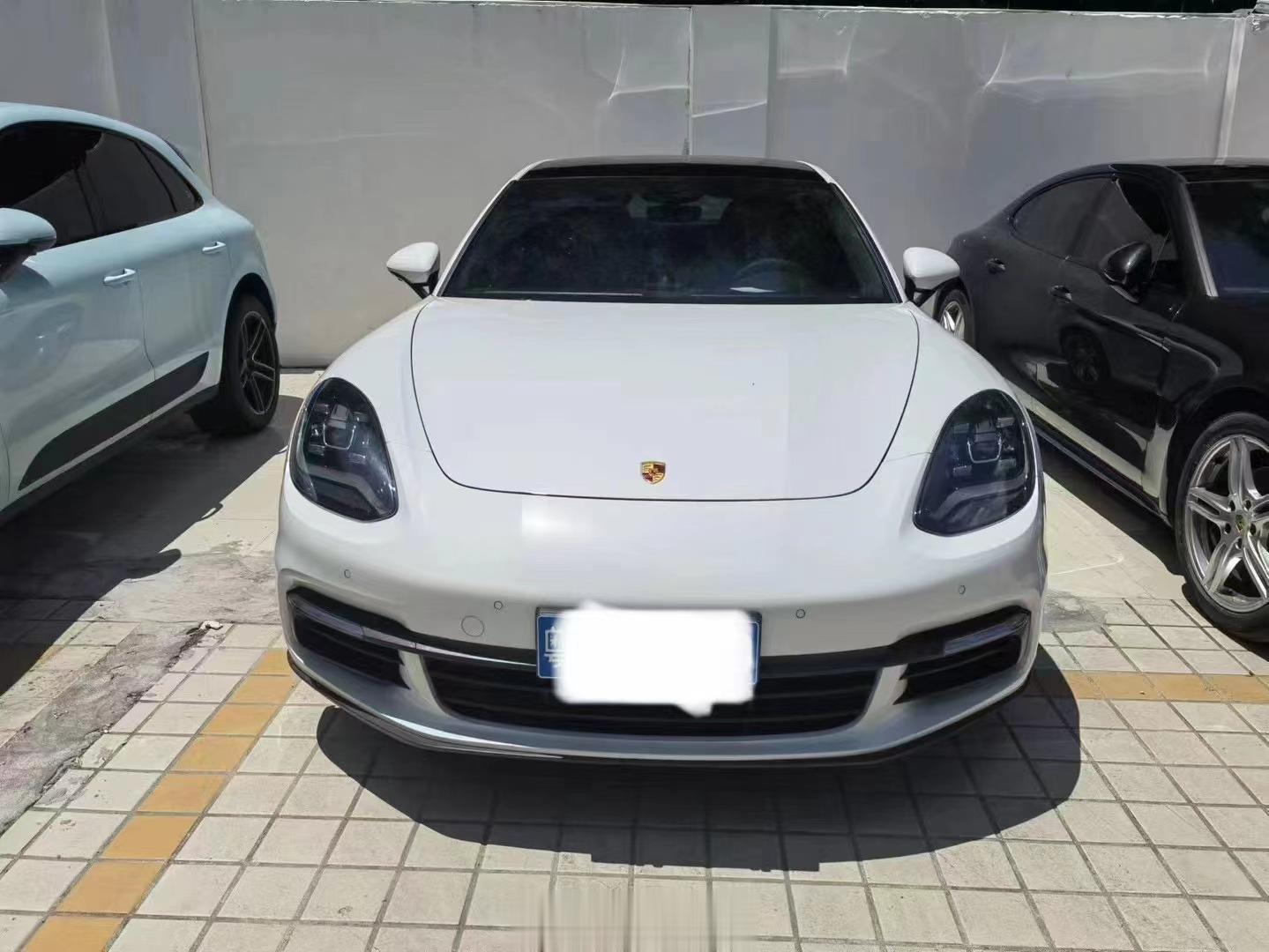 保时捷 Panamera 细花白/黑红 二手车2020年9月上牌，17500公里
