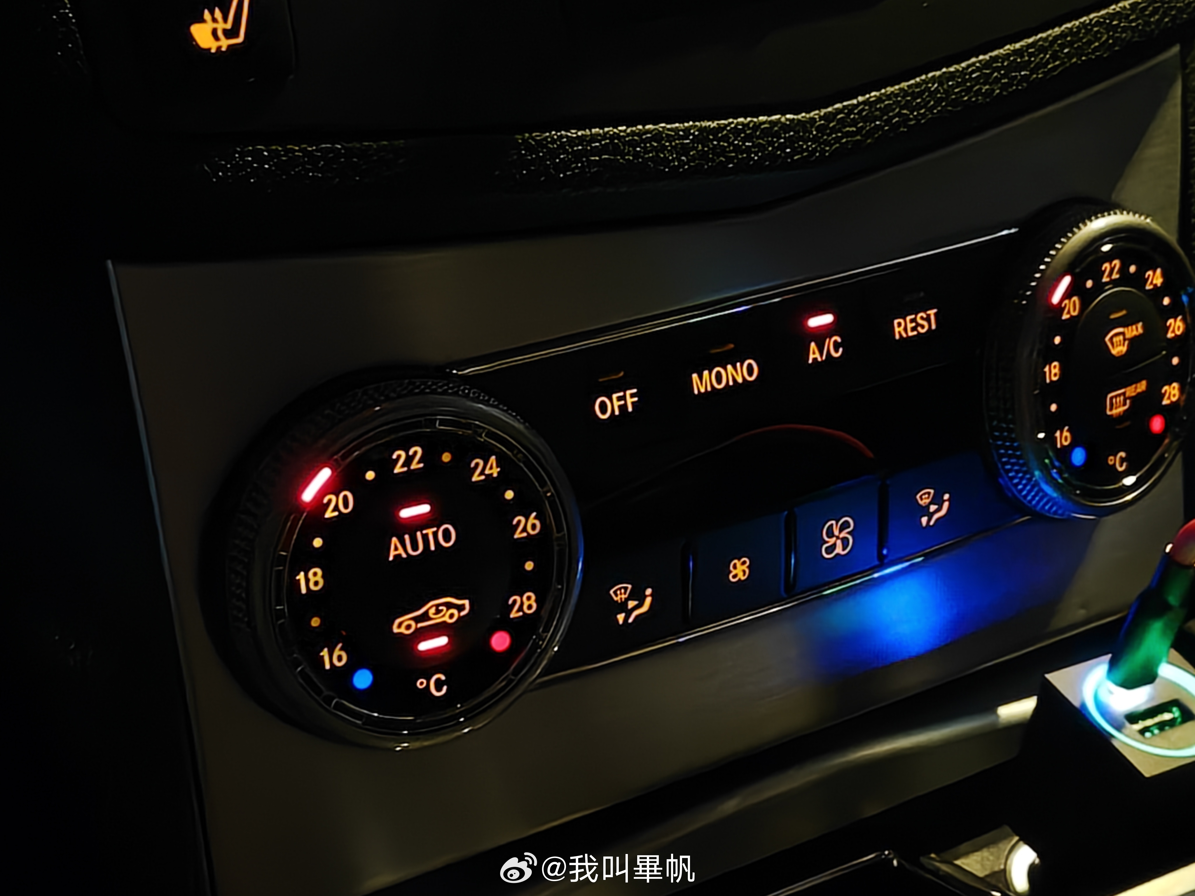 情绪暴躁就要开暴躁的车V8 高转机器和排气声浪比任何安慰得 P 话好使 ​​​