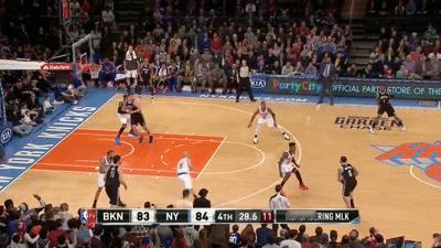 乔约翰逊当年单挑JR绝杀，这小晃肩太精髓了。 