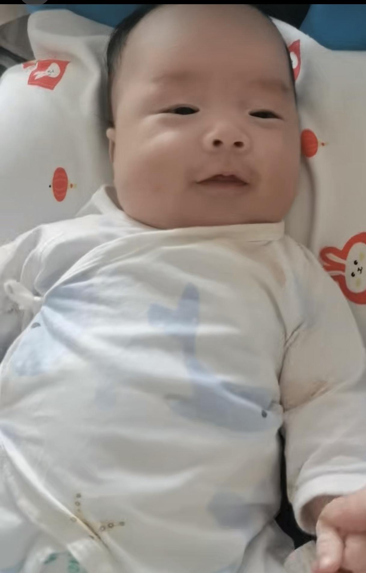 试管宝宝满三月，无人知晓妈妈的遍体鳞伤
 
侄女的试管宝宝稳稳满三个月了，白白软